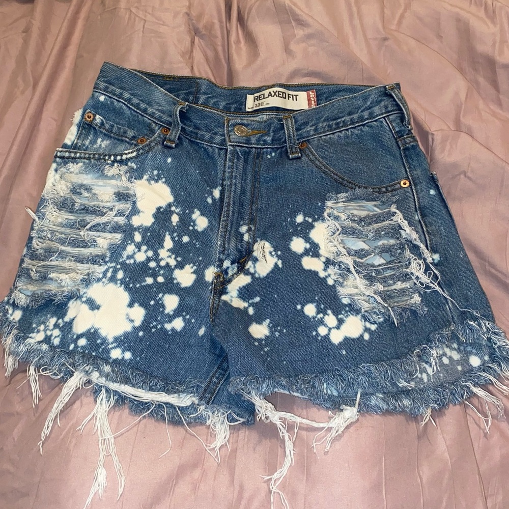 Distressed Levi cutoff shorts. Size W30 L34. Fits like a size 28.